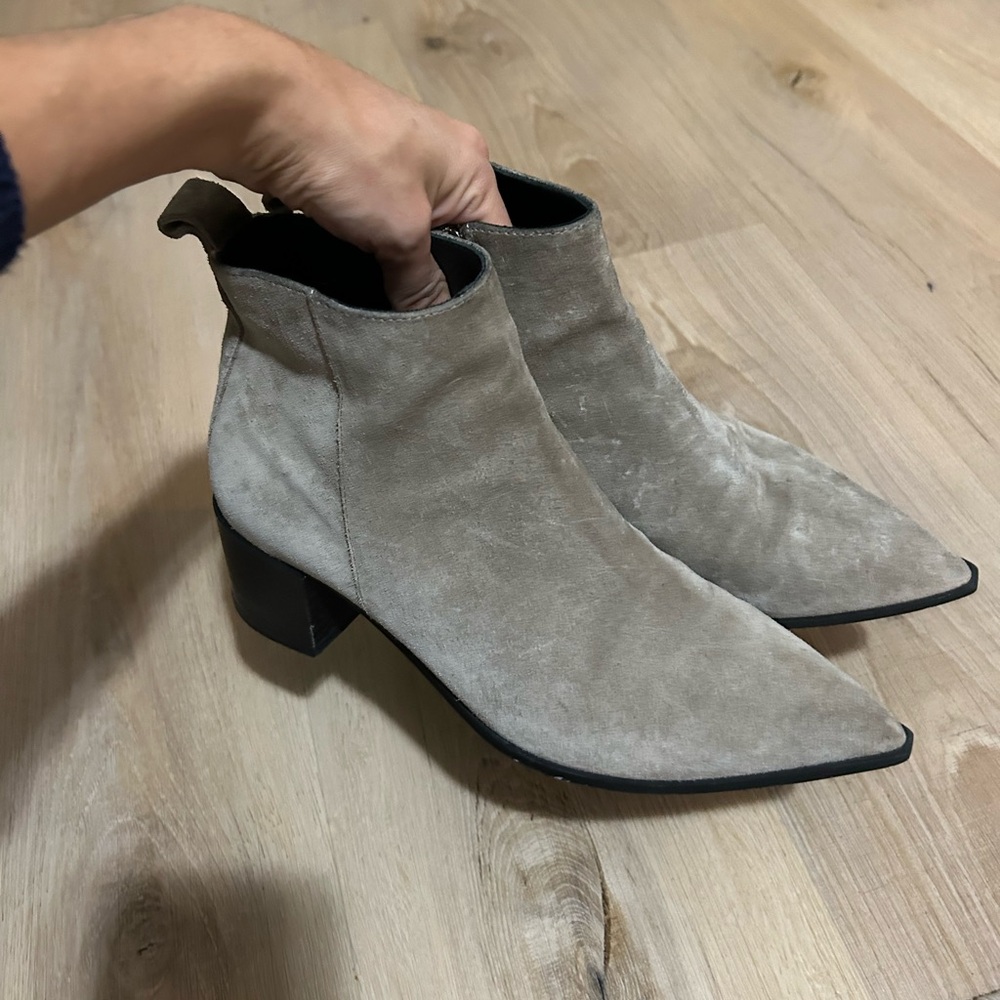 Everlane Boss Boot in Taupe Gray Suede size 7